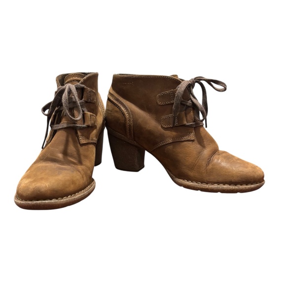 Clarks Shoes - Clarks Women's Carleta Lyon Heeled Ankle Boots size 9